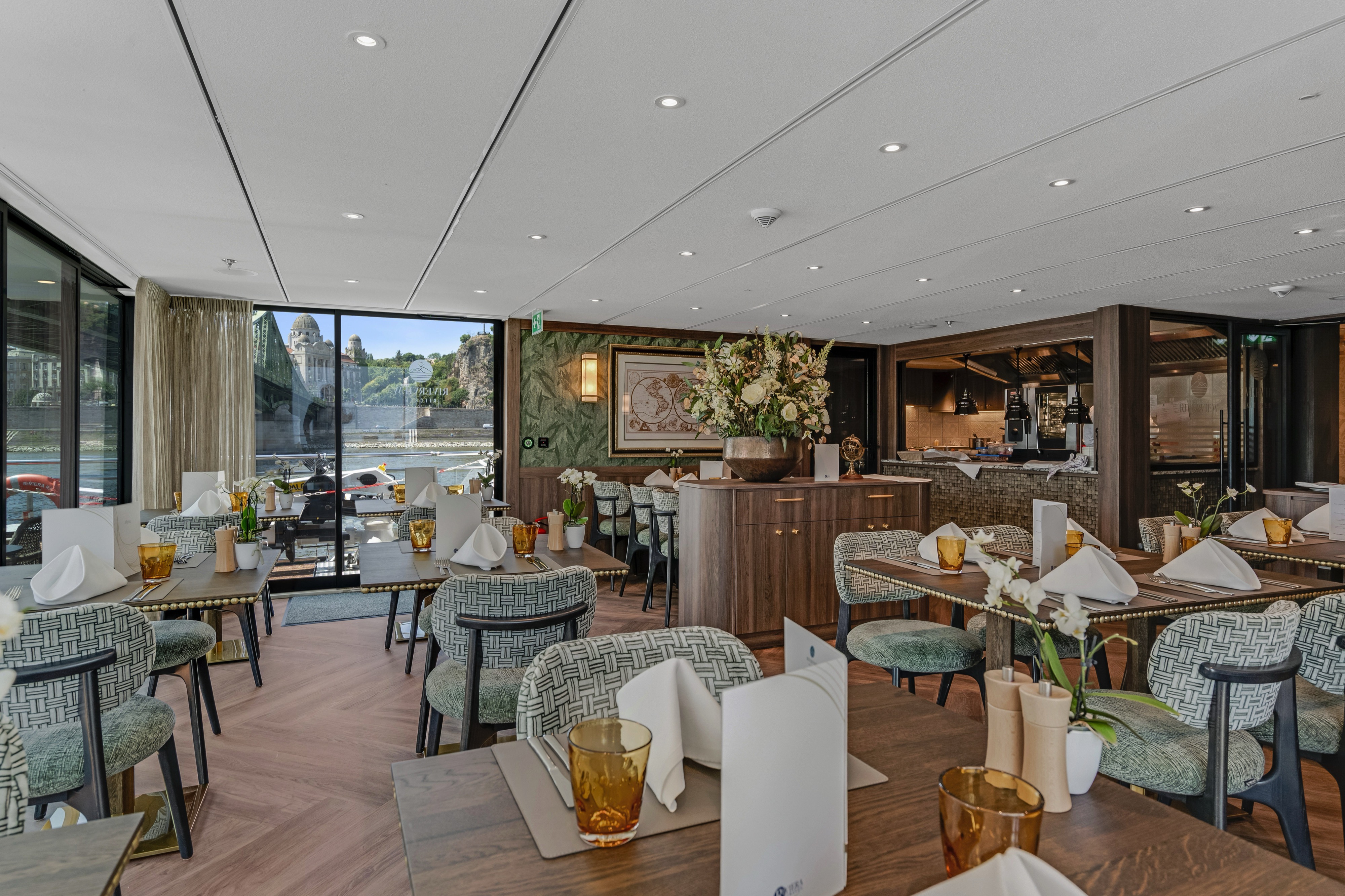 MS Riviera Radiance - Riverview Kitchen